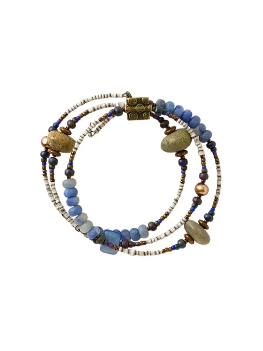 Браслет с морскими камнями Tumbled Ocean Spiral Uncommon Goods — синий