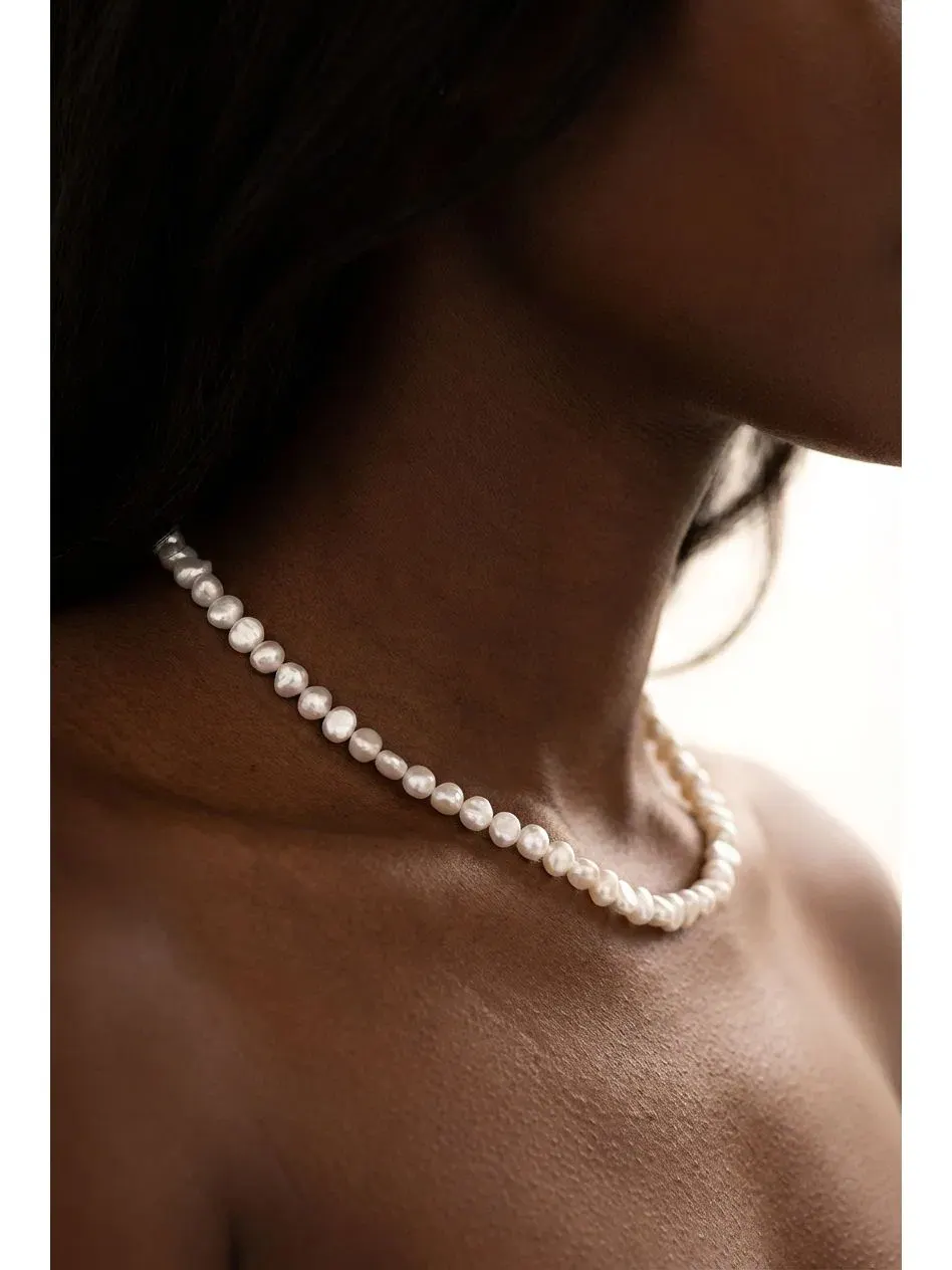 Комплект из колье и серег с жемчугом, 18K покрытие Joey Baby — изображение 4 из 6, оттенок золотистый