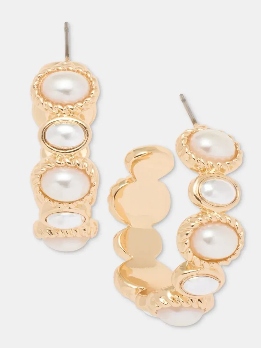 Серьги-кольца с жемчугом Medium Imitation Pearl Hoop Anne Klein — изображение 2 из 4, оттенок серебристый