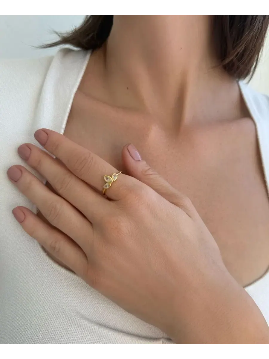 Кольцо с кубическим цирконием 14k Gold-Plated, 3-Deco Petals ADORNIA — изображение 3 из 3, оттенок золото