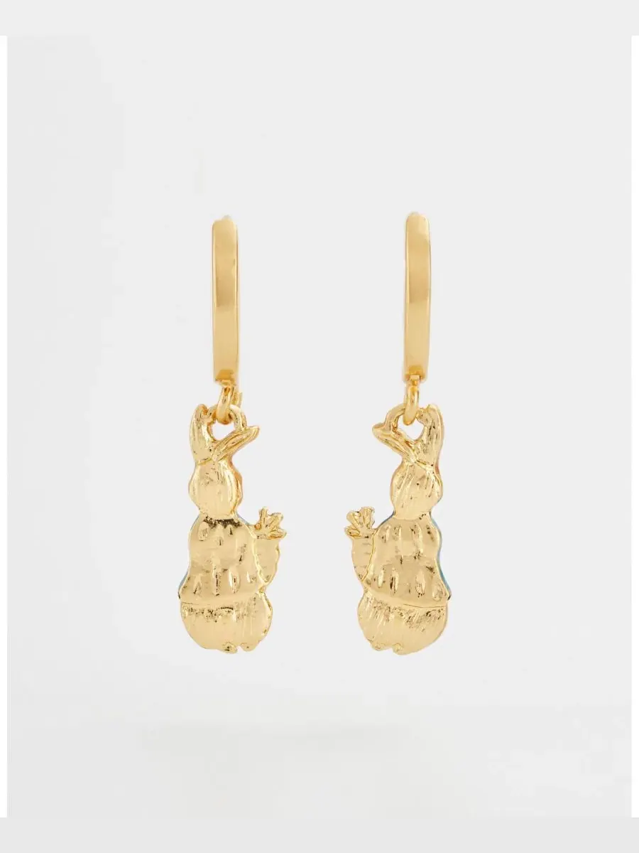 Серьги-пусеты с подвеской Peter Rabbit Carrot Charm Fable England — изображение 2 из 5, оттенок золото