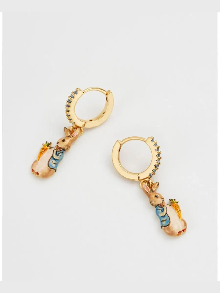 Серьги-пусеты с подвеской Peter Rabbit Carrot Charm Fable England — изображение 3 из 5, оттенок золото