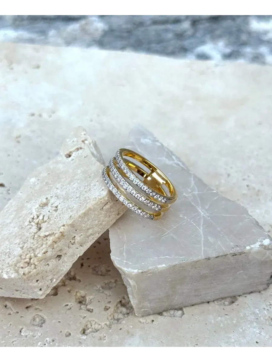 Кольцо с кубическим цирконием, три полосы, 14k золотое покрытие ADORNIA — изображение 3 из 4