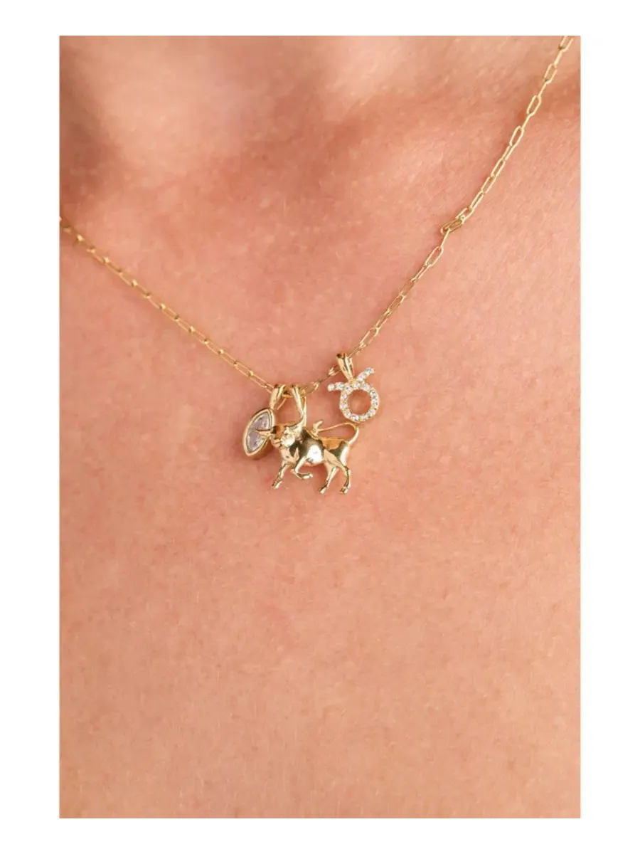 Колье с тремя подвесками Taurus Zodiac Charm Cluster Alex and Ani — изображение 3 из 3, оттенок золото