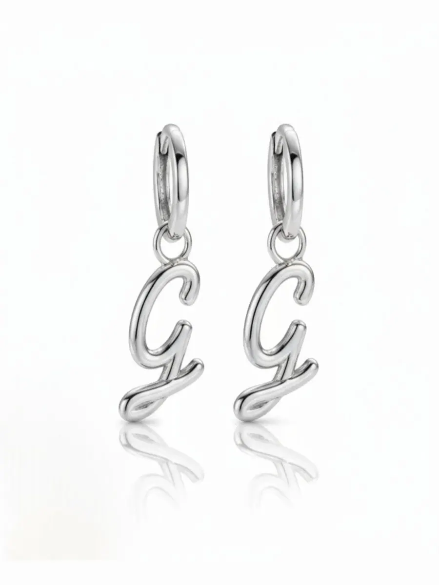 Серьги-конго с подвеской-буквой Mini Signature Initial Oak & Luna, Letter G — изображение 1 из 6