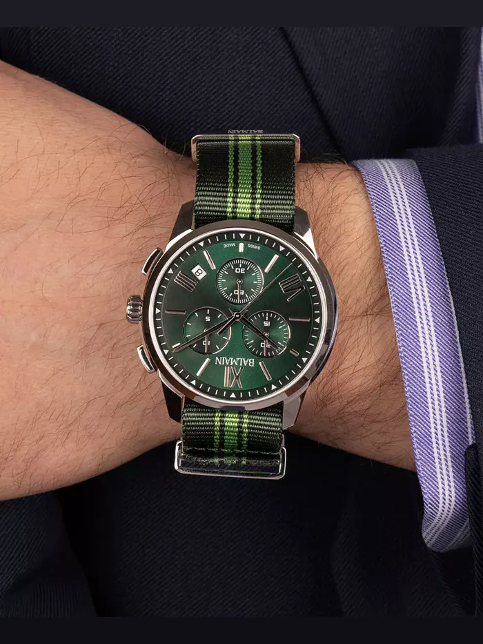 Мужские часы Swiss Chronograph Madrigal с темно-зеленым полосатым ремешком NATO, 42 мм Balmain — изображение 4 из 5