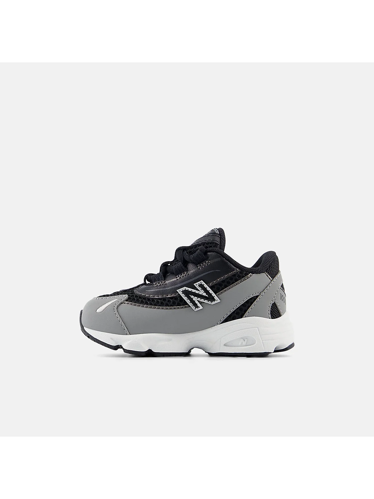 Кроссовки New Balance 1000 Bungee Lace, вид с другого ракурса.