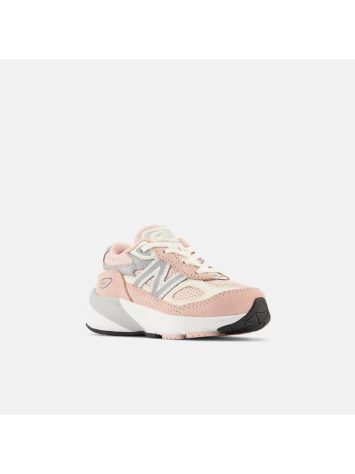 Кроссовки New Balance FuelCell 990v6, вид сбоку.