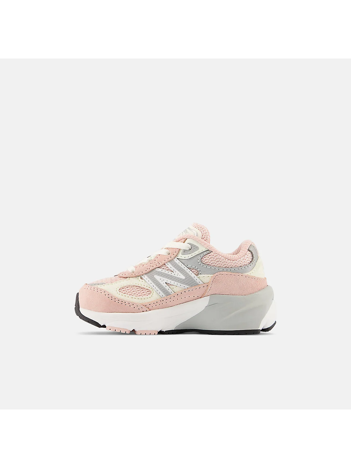 Кроссовки New Balance FuelCell 990v6, вид с другого ракурса.
