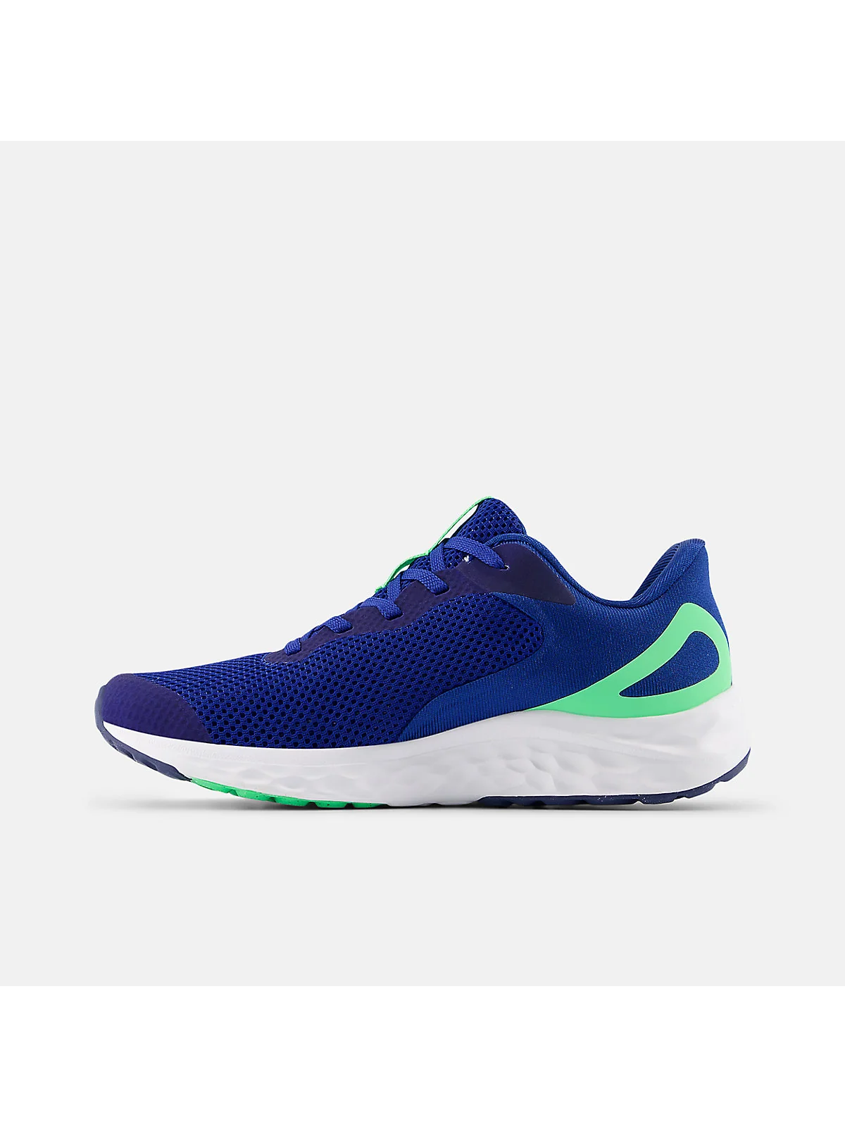 Подошва кроссовок New Balance Fresh Foam Arishi v4 чёрных, вид сзади