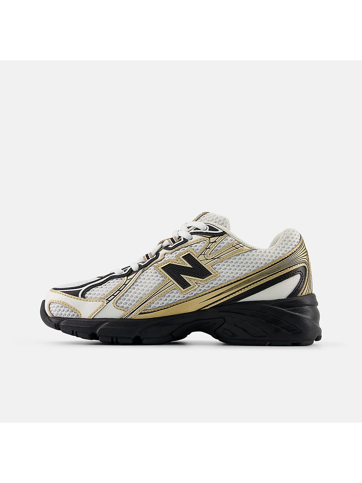 Крупный план сетчатого верха кроссовок New Balance 740