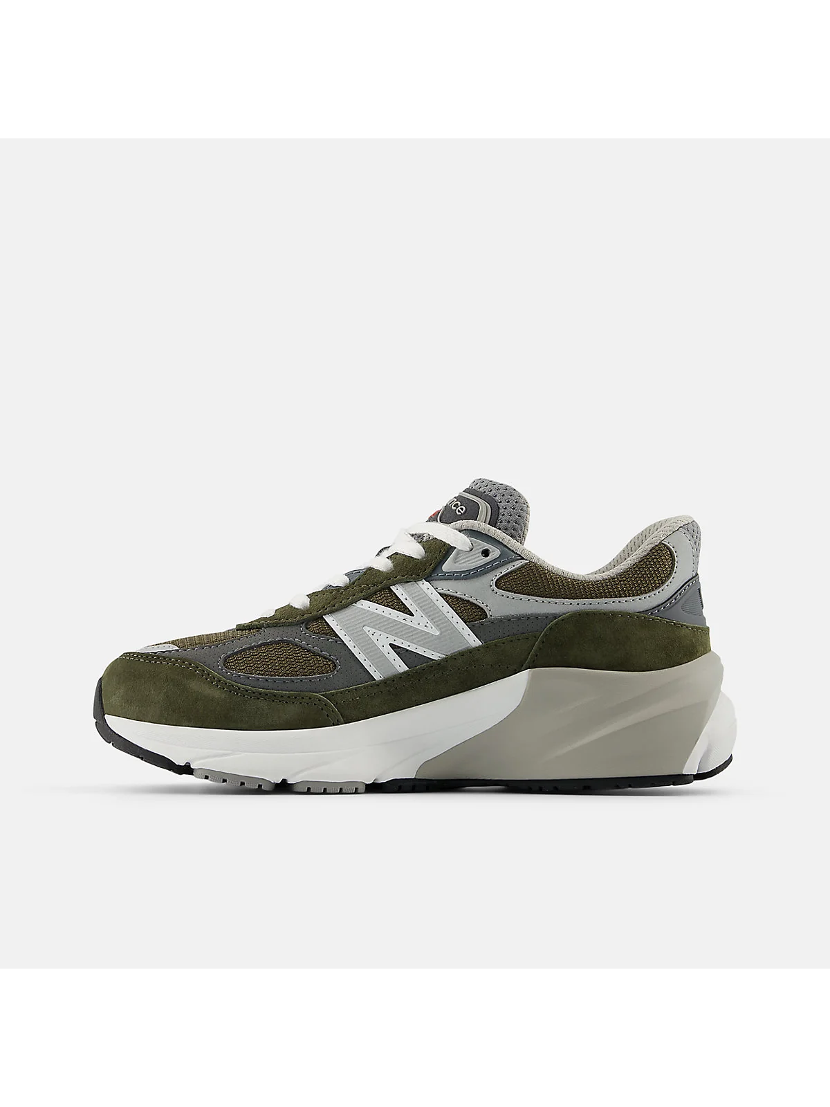 Детские кроссовки New Balance 990v6 оливковые, иной ракурс.