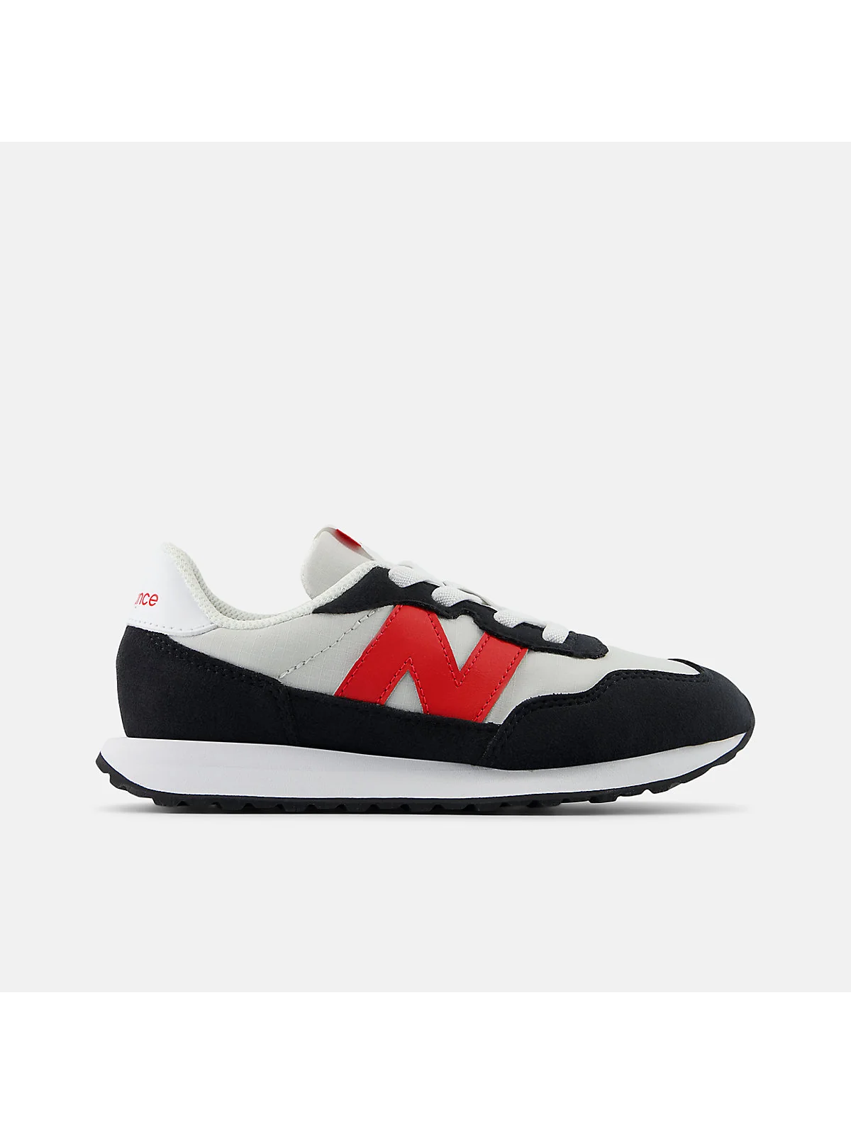 Серые детские кроссовки New Balance 237 с красным акцентом, вид сбоку