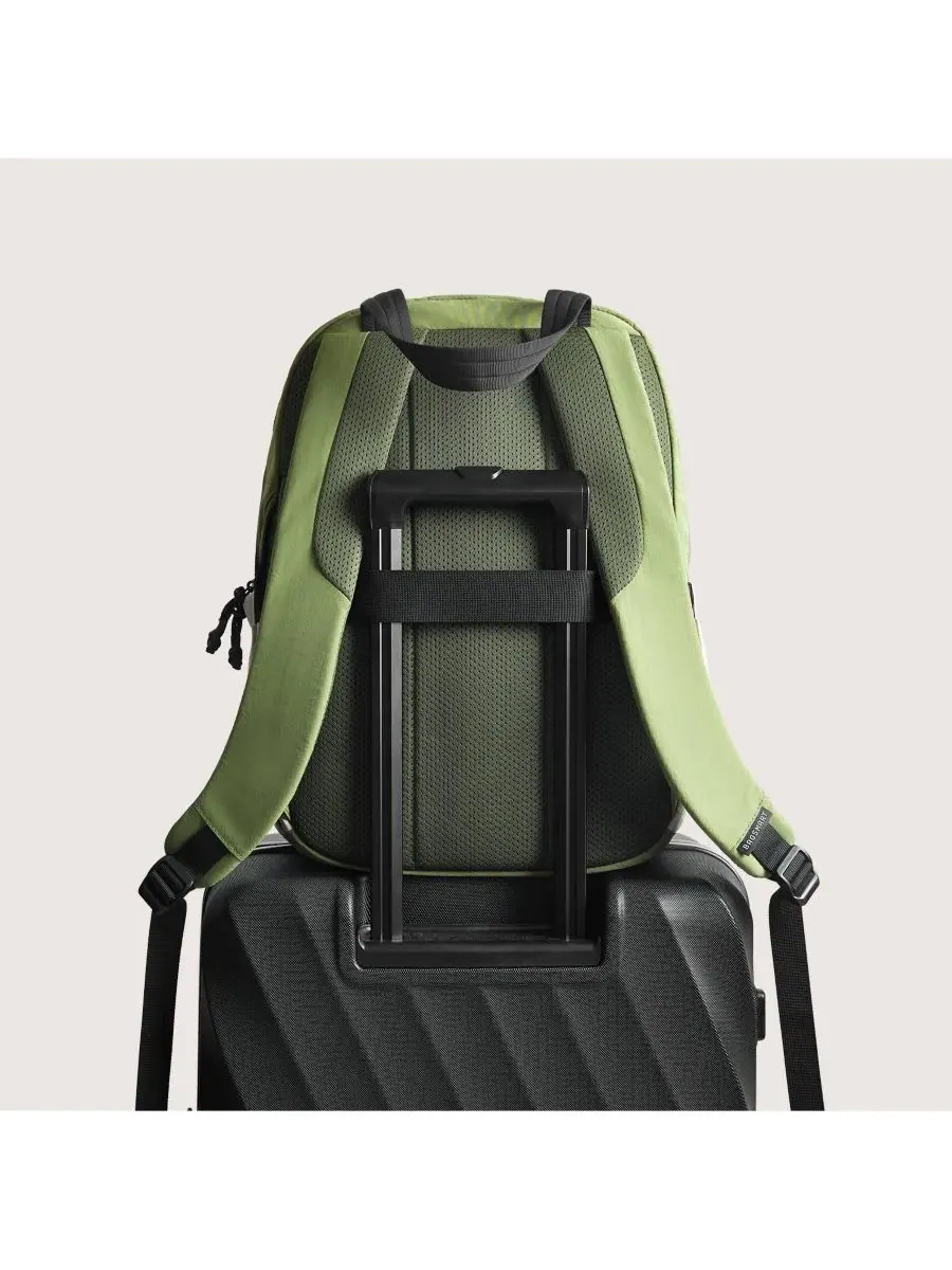 Рюкзак 23 л с отделением для ноутбука Vega 23L Featherlight Work Backpack BAGSMART — изображение 9 из 11, мох