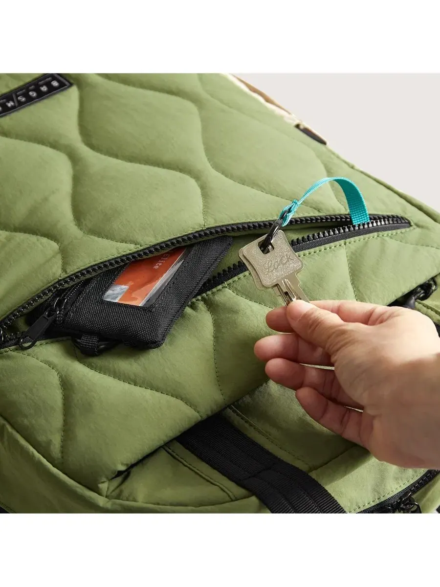 Рюкзак 23 л с отделением для ноутбука Vega 23L Featherlight Work Backpack BAGSMART — изображение 10 из 11, мох