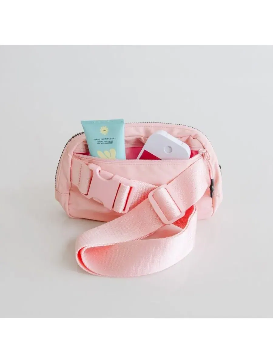 Поясная сумка с вишневым патчем Cherry Coquette Patch Belt Bag Sweet Wink — изображение 6 из 8, розовый