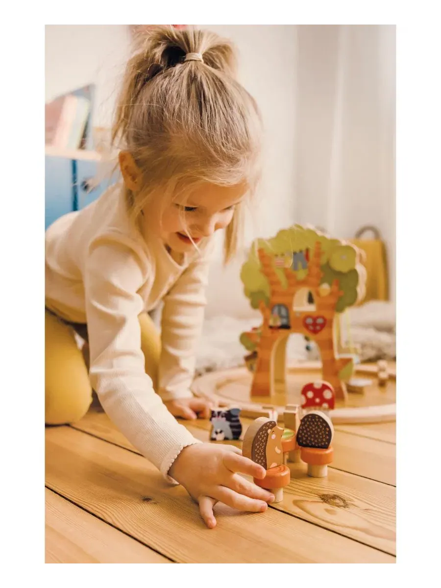 Деревянный игровой набор с поездом Tree House Montessori-Inspired 45-Piece Playset Bababoo and — изображение 7 из 7