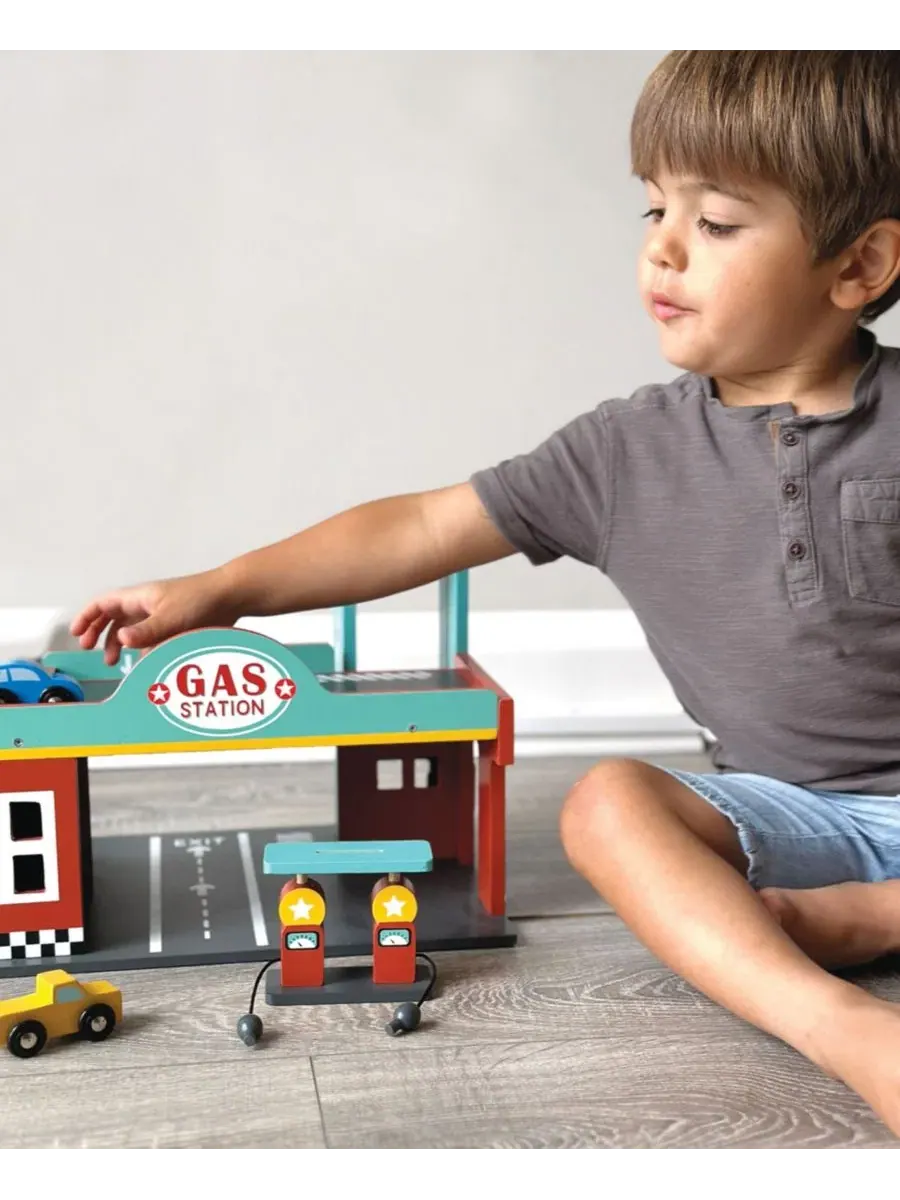 Деревянная парковка с заправкой и сервисом, с 3 машинками, Gas Station Mentari Toys — изображение 5 из 5, мульти