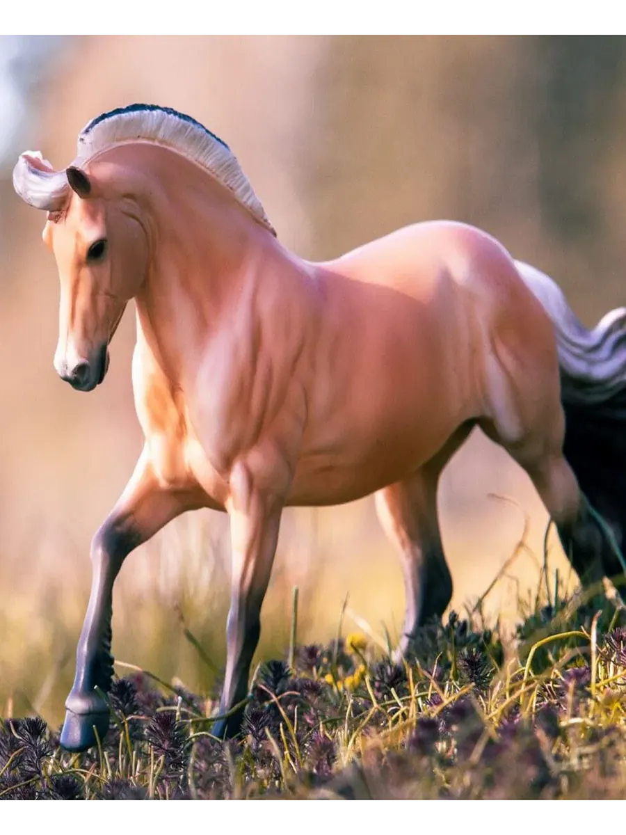 Фигурка лошади Breyer Traditional Series Sweetwater Zorah Bell "Zoobie" — изображение 4 из 5, мульти