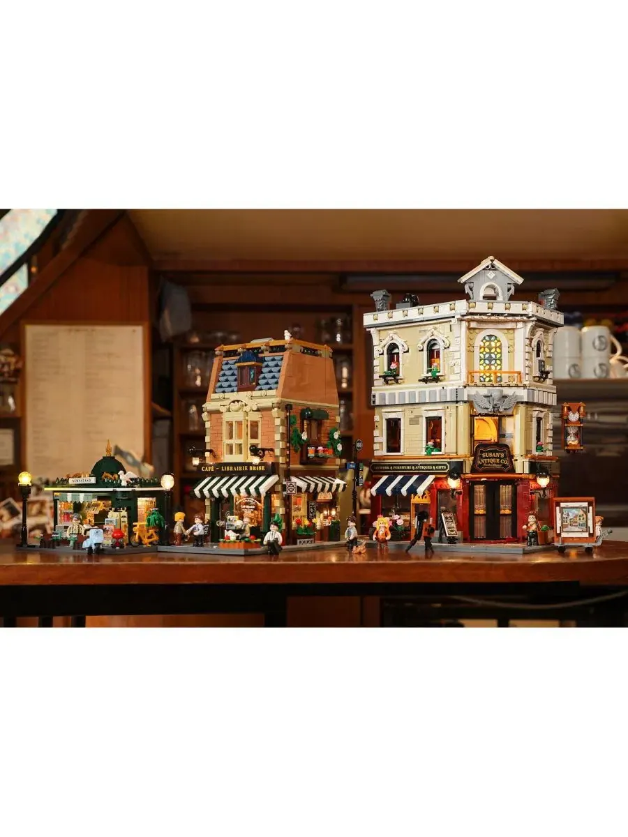 Конструктор Lumibricks Book-Cafe Lighting Building Bricks Set, 1718 деталей, кофейня-книжный магазин — изображение 8 из 10