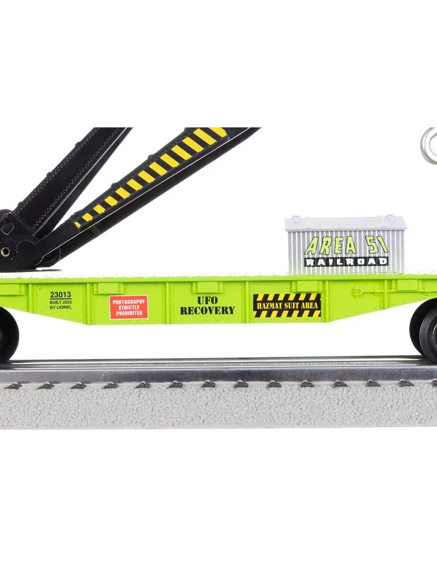 Набор грузового поезда LionChief Electric O Gauge для поиска НЛО в Зоне 51 с Bluetooth Lionel — изображение 16 из 19, мульти