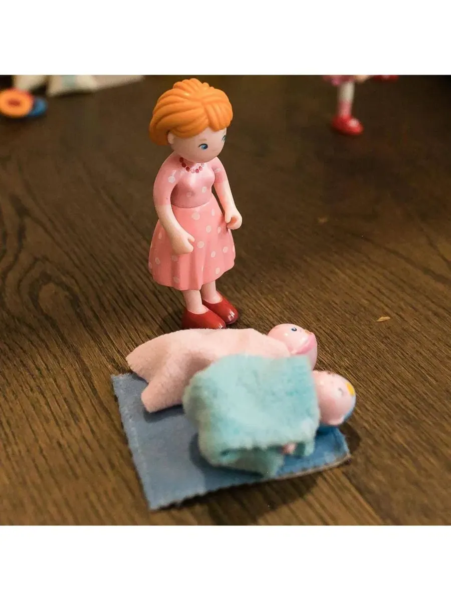 Кукла-игрушка Little Friends Mom Katrin - 11 см (11,7 см) для кукольного домика Haba — изображение 6 из 8, нет цвета