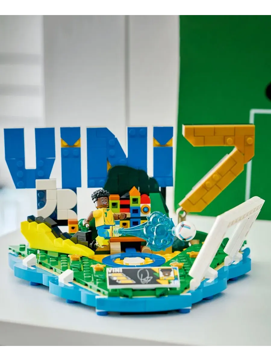 Конструктор LEGO Editions Vini Jr. Soccer Highlights 43027, 510 деталей — изображение 6 из 7, нет цвета