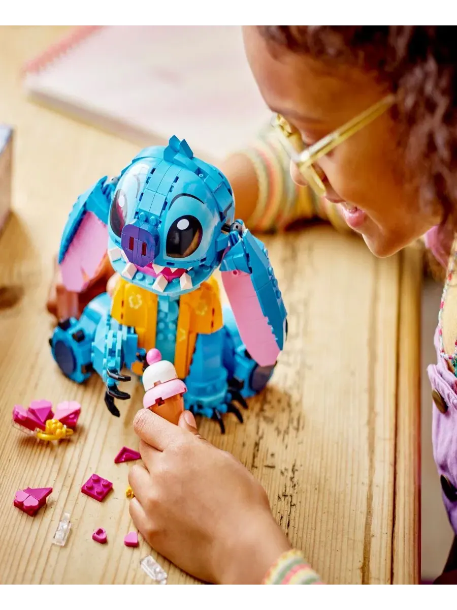 Конструктор LEGO Disney Classic Stitch 43249, 730 деталей — изображение 3 из 6, мульти