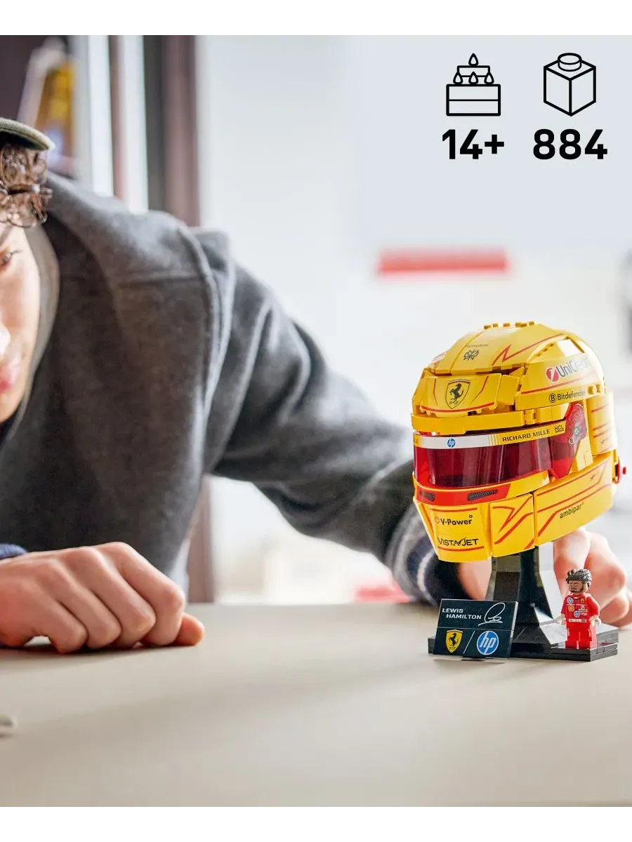 Конструктор LEGO Editions Scuderia Ferrari HP Lewis Hamilton Helmet 43022, 884 детали — изображение 4 из 6, нет цвета