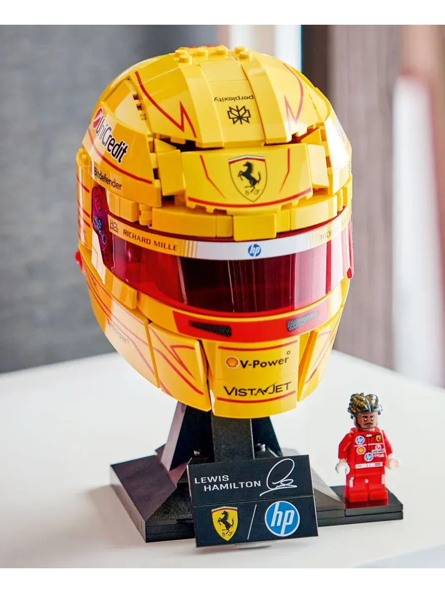 Конструктор LEGO Editions Scuderia Ferrari HP Lewis Hamilton Helmet 43022, 884 детали — изображение 5 из 6, нет цвета