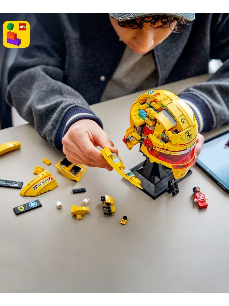 Конструктор LEGO Editions Scuderia Ferrari HP Lewis Hamilton Helmet 43022, 884 детали — изображение 6 из 6, нет цвета