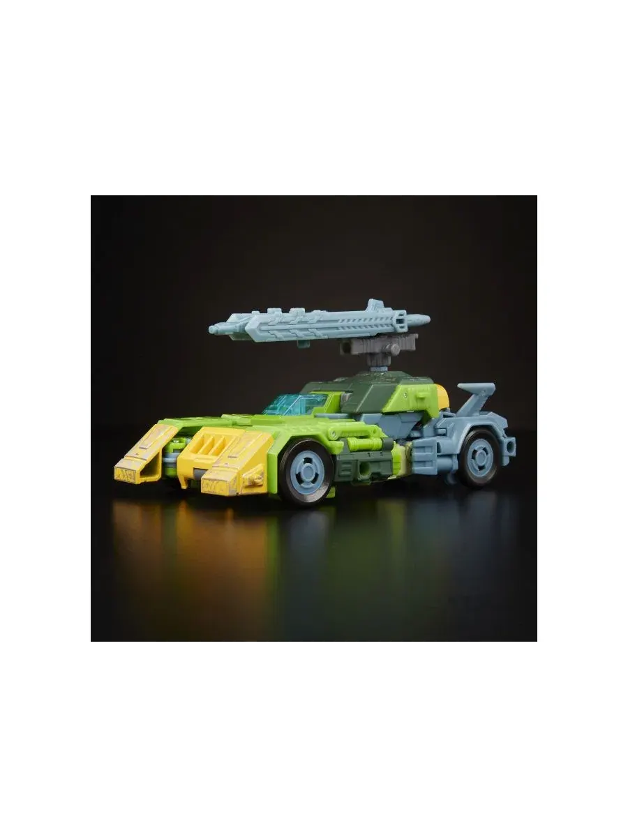 Фигурка-трансформер Автобот Спрингер, модель WFC-S38, масштаб Voyager Transformers, высота 18 см — изображение 2 из 5