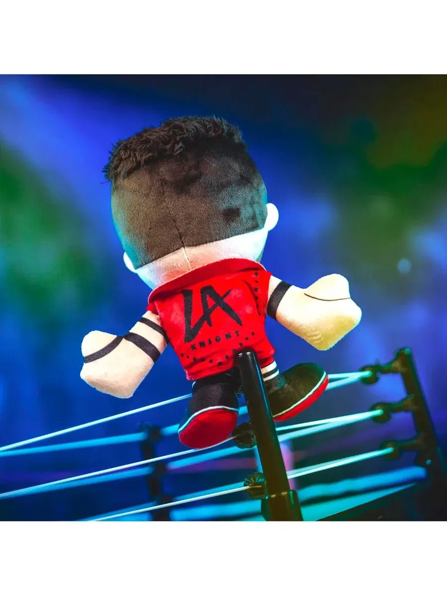 Мягкая плюшевая игрушка Курича в сидячем положении, WWE LA Knight, 20 см (20 см) - в стиле чиби — изображение 3 из 7