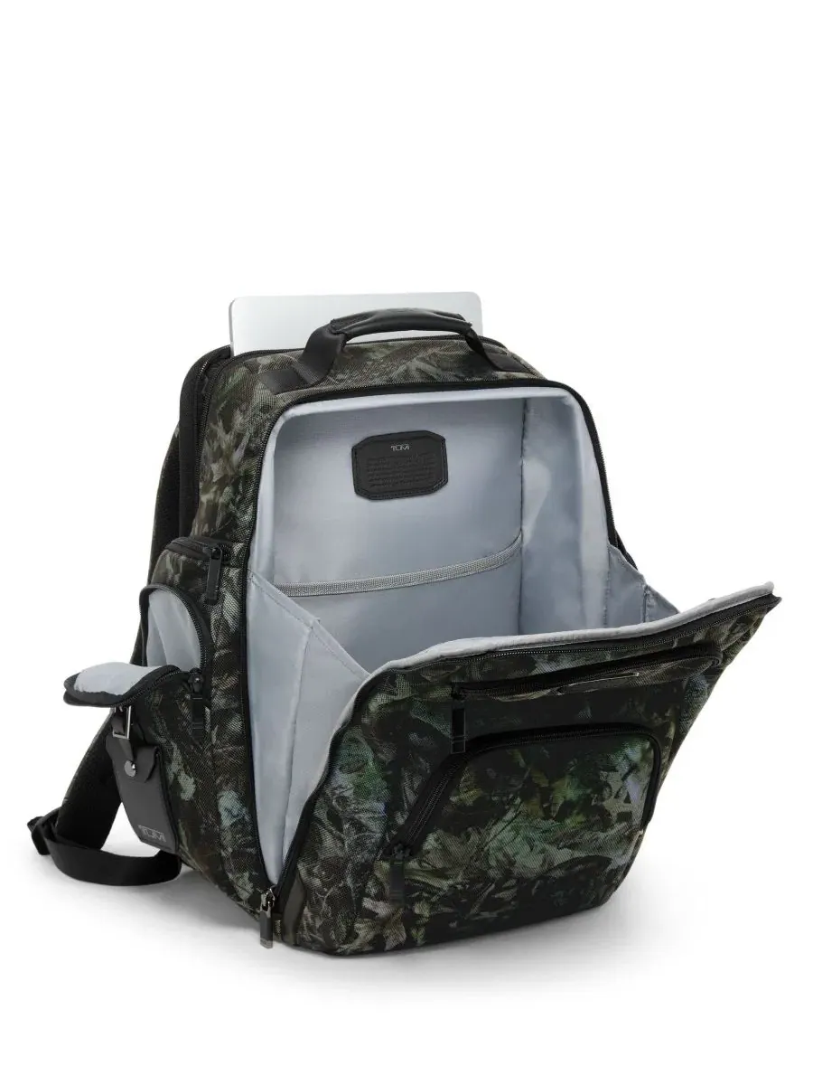 Рюкзак Alpha 17" Brief Pack Backpack TUMI, Forest Camo — изображение 2 из 7