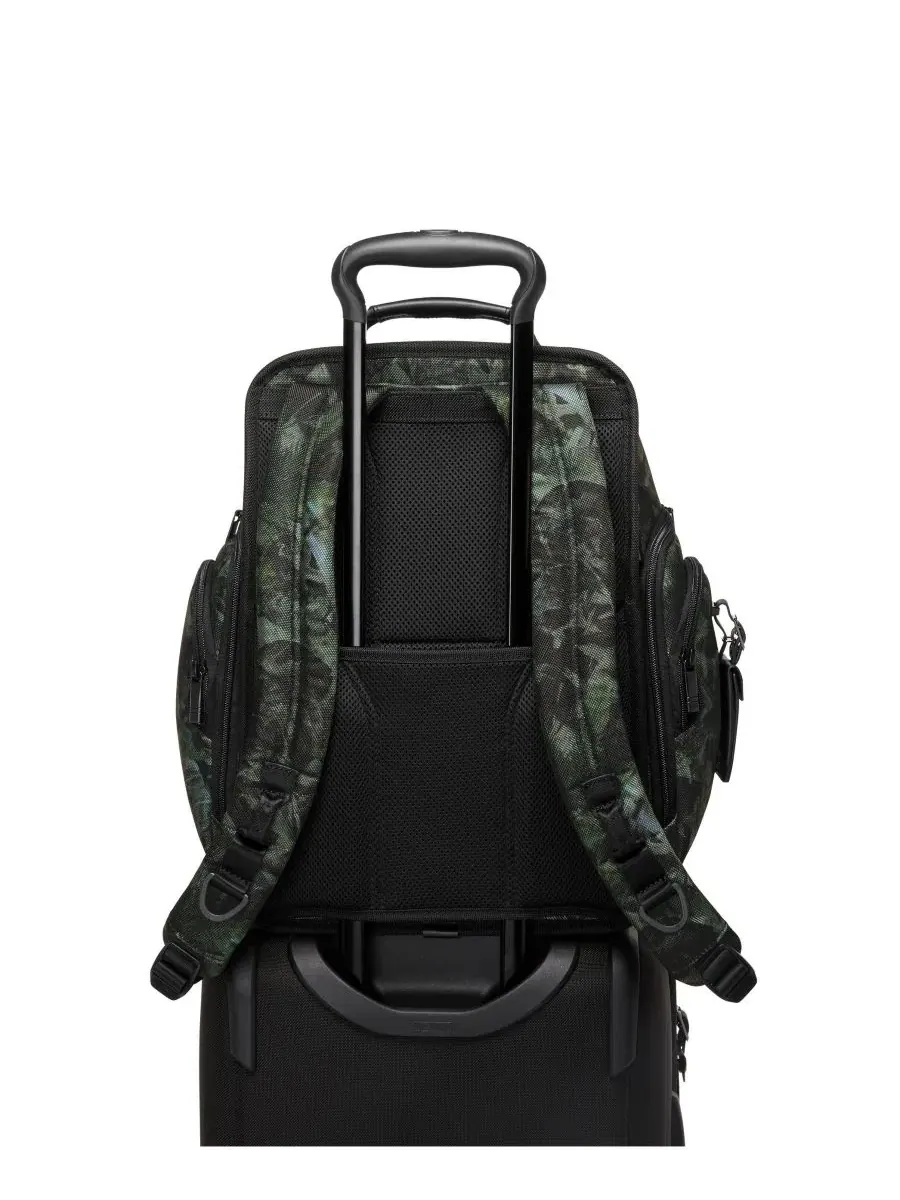 Рюкзак Alpha 17" Brief Pack Backpack TUMI, Forest Camo — изображение 4 из 7