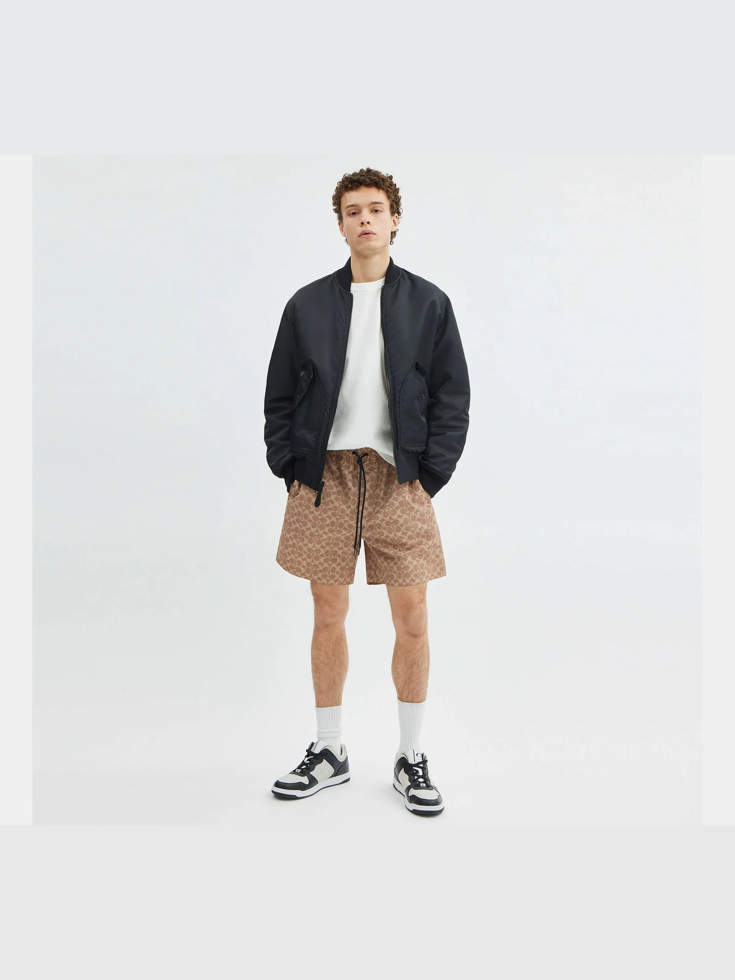 Плавательные шорты Coach с фирменным сигнатурным принтом — изображение 4 из 16