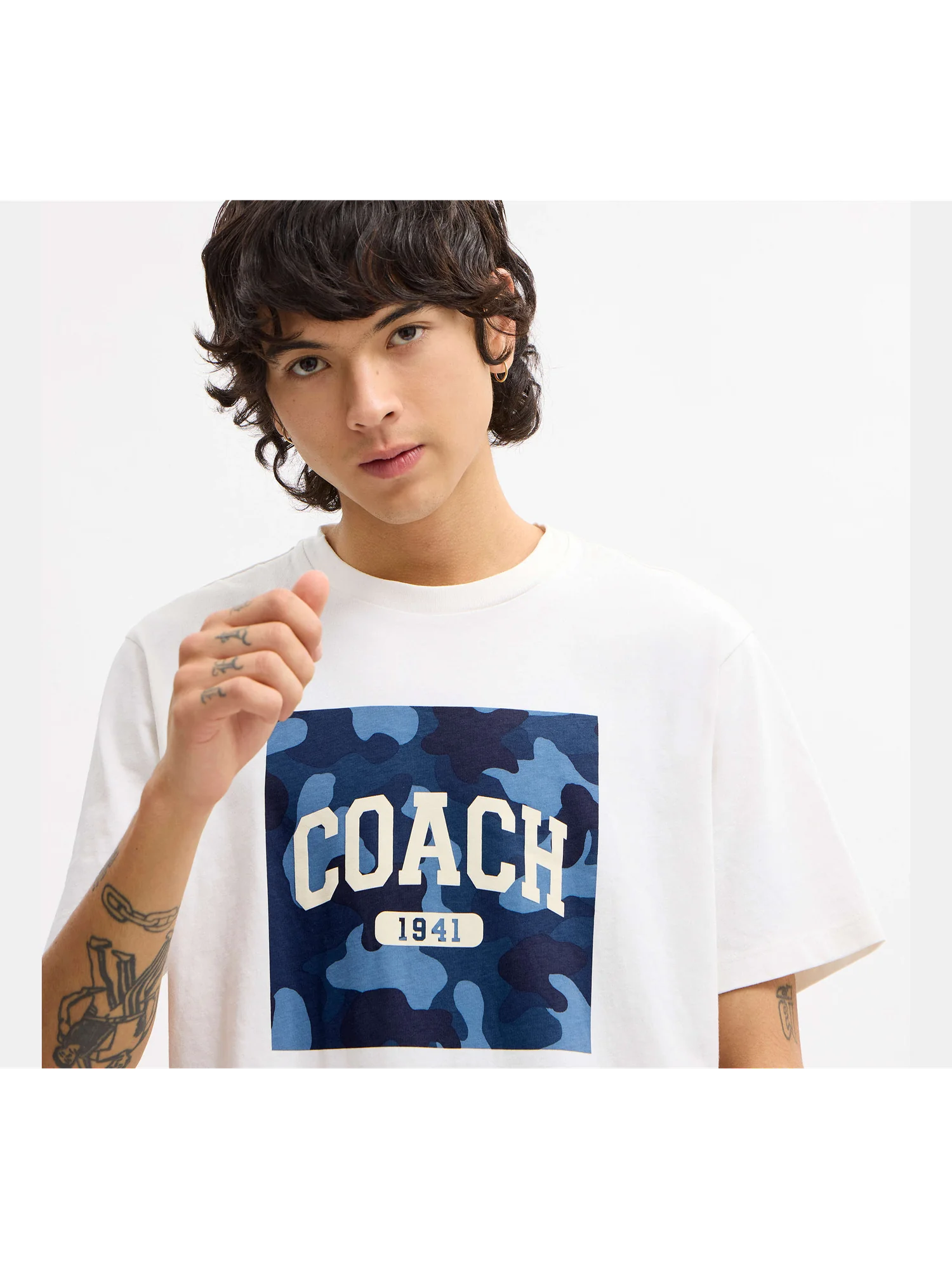 Футболка Coach Camo Square — изображение 14 из 16, молочный