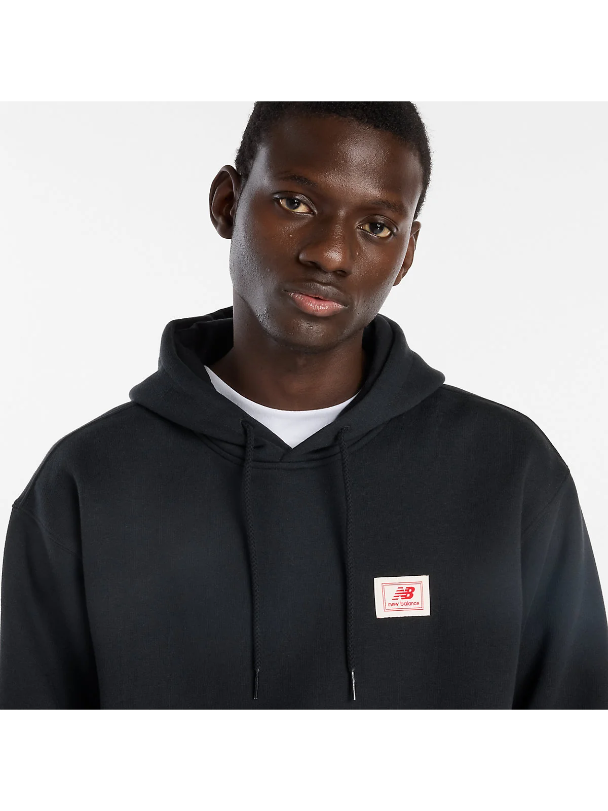 Чёрное худи New Balance, вид сзади