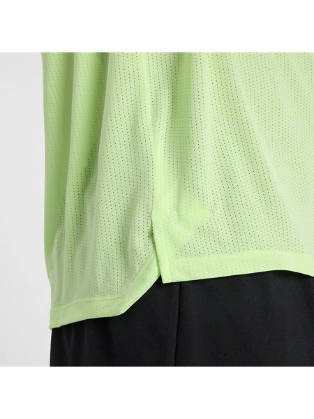 Футболка New Balance RC Essential Graphic