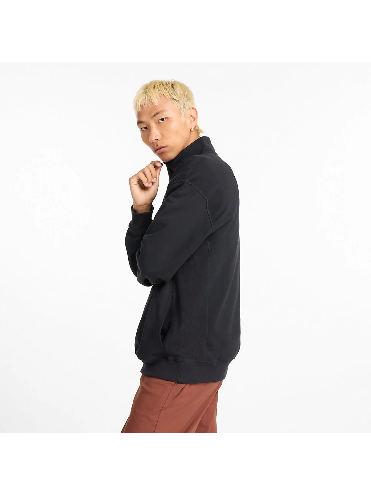 Пуловер New Balance Athletics Fleece 1/2 Zip черный — 5
