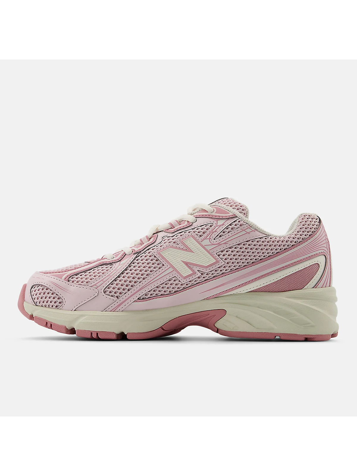 Розовые кроссовки New Balance 740, вид сбоку, пара обуви.
