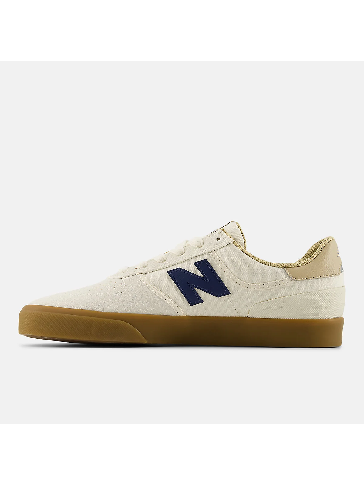 Спинка чёрных кроссовок New Balance Numeric 272, вид сзади и сбоку.