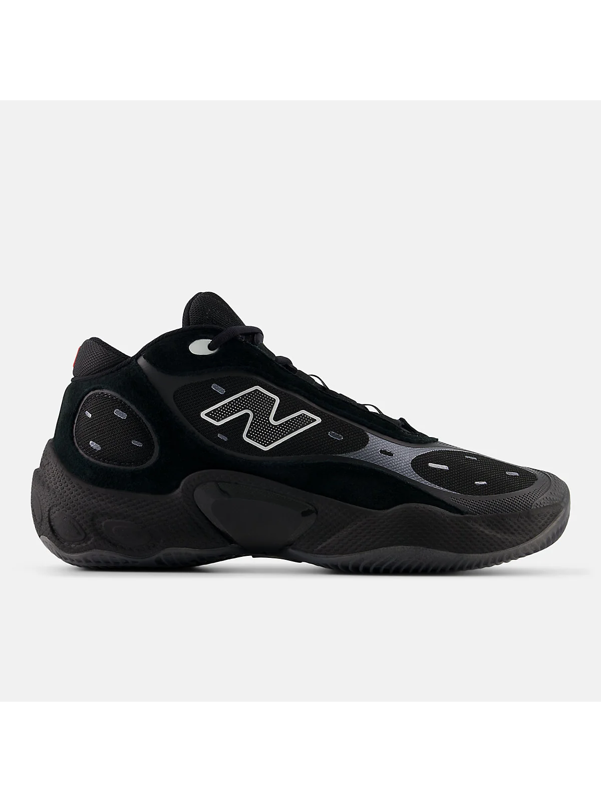 Зелёные кроссовки New Balance Fresh Foam BB V3 с белыми шнурками, вид сбоку