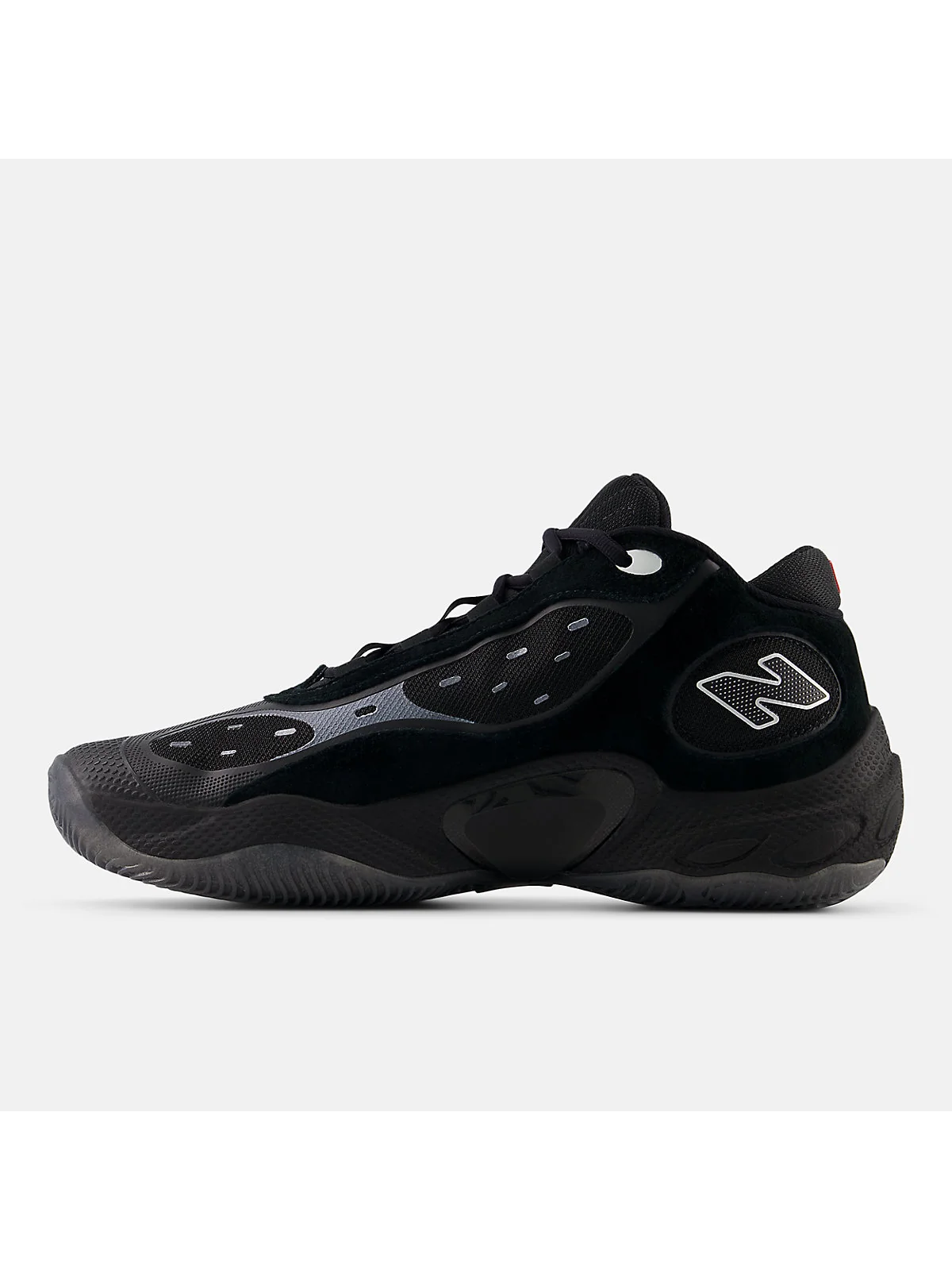 Зелёные кроссовки New Balance Fresh Foam BB V3, крупный план сетки и панелей