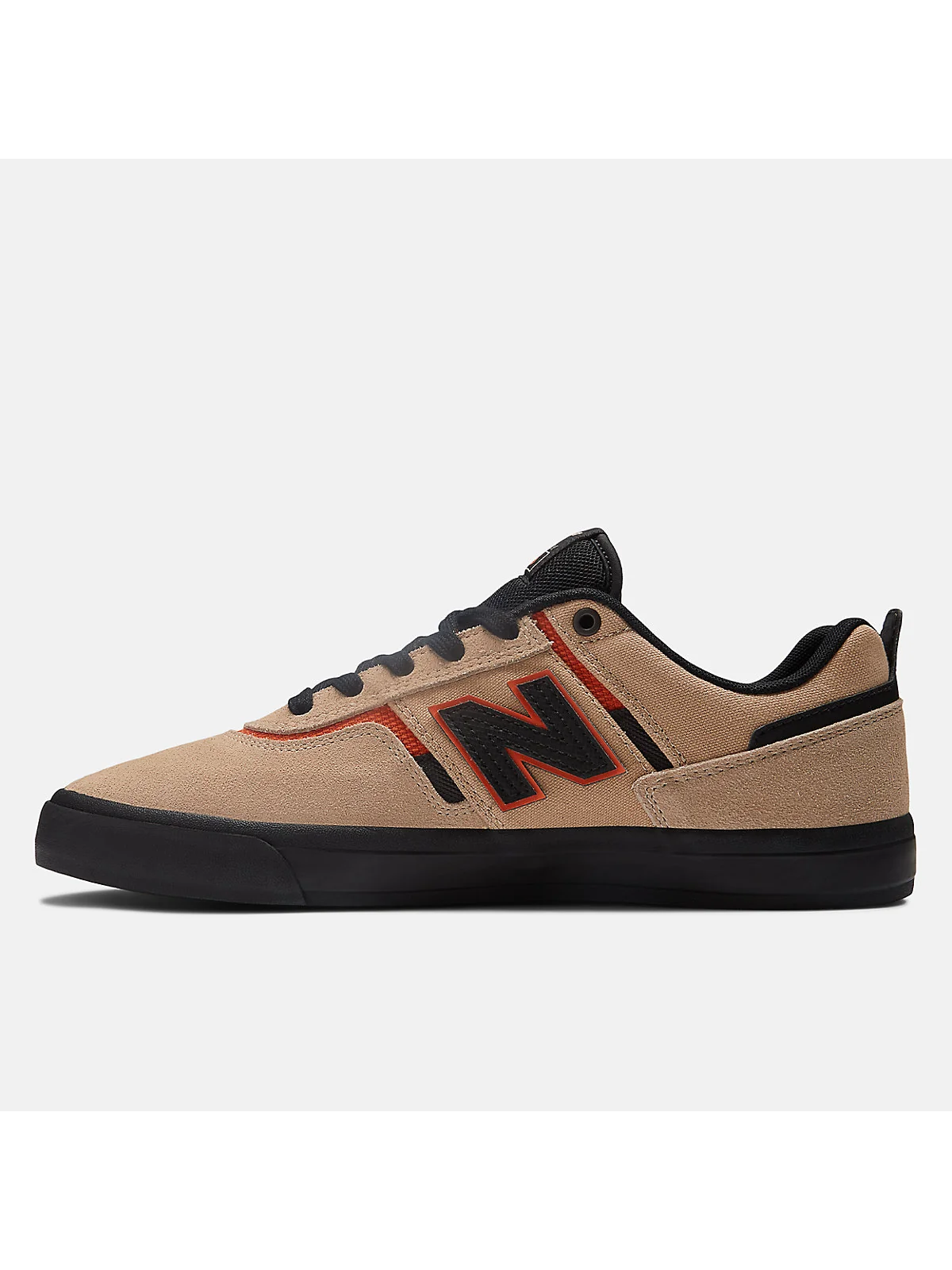 Молочно-белые скейт-кроссовки New Balance 306, вид подошвы с коричневой резиной