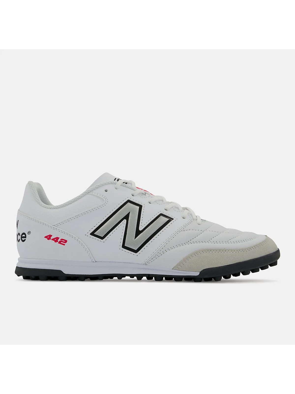 Чёрные бутсы New Balance 442 V2 Team TF с белыми вставками, вид сбоку.