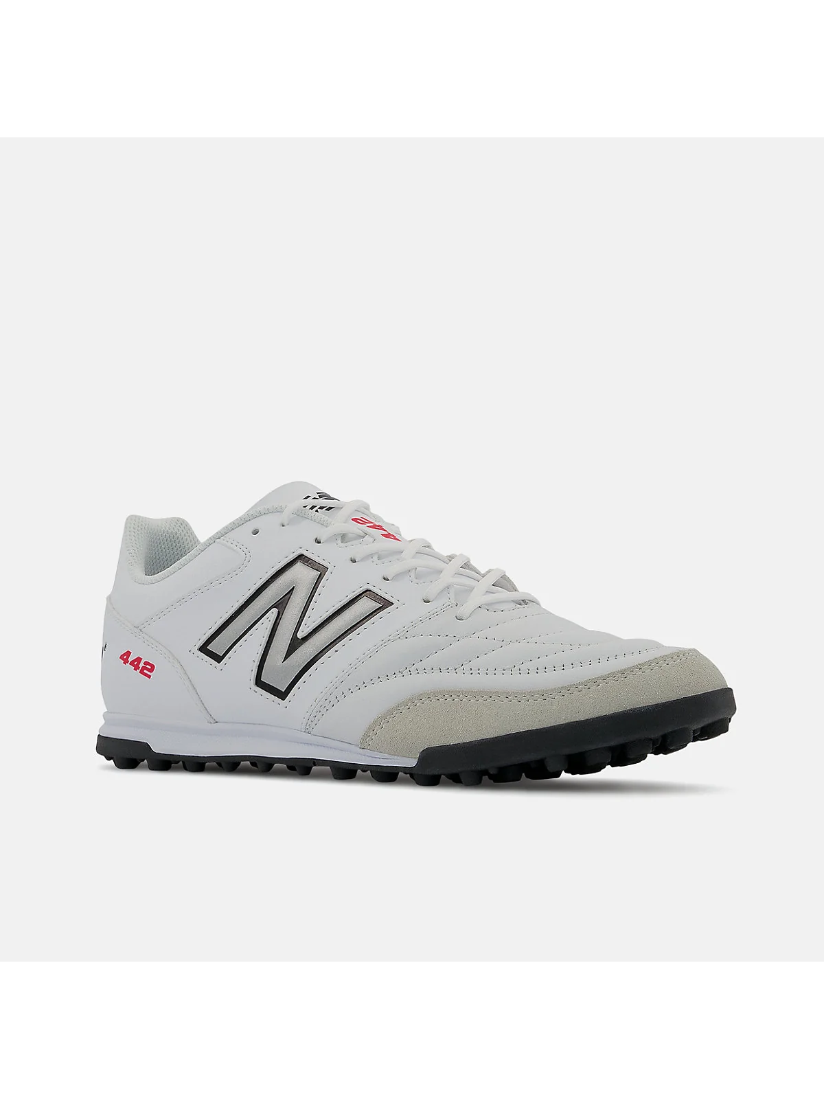 Чёрные турфовые бутсы New Balance 442 V2 Team TF, виден рисунок подошвы.