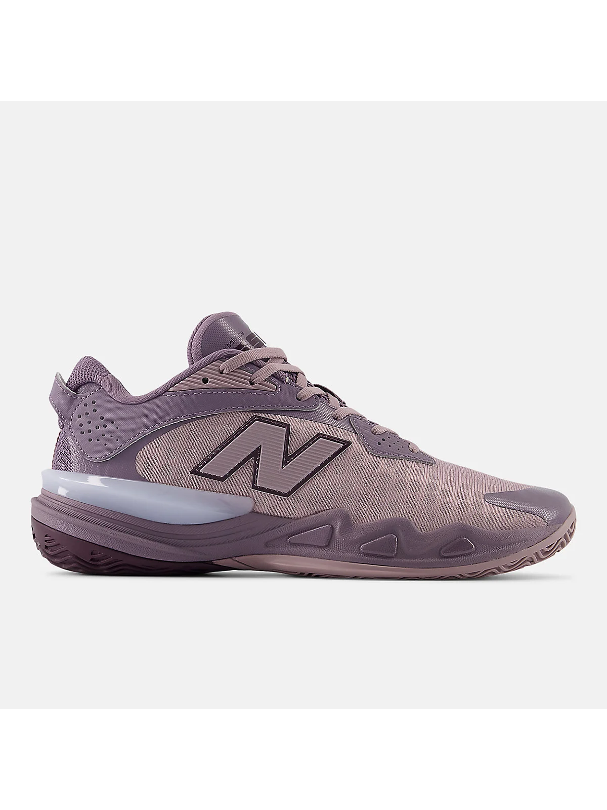 Фиолетовые кроссовки New Balance Hesi Low V2 в монотонной расцветке, вид сбоку.