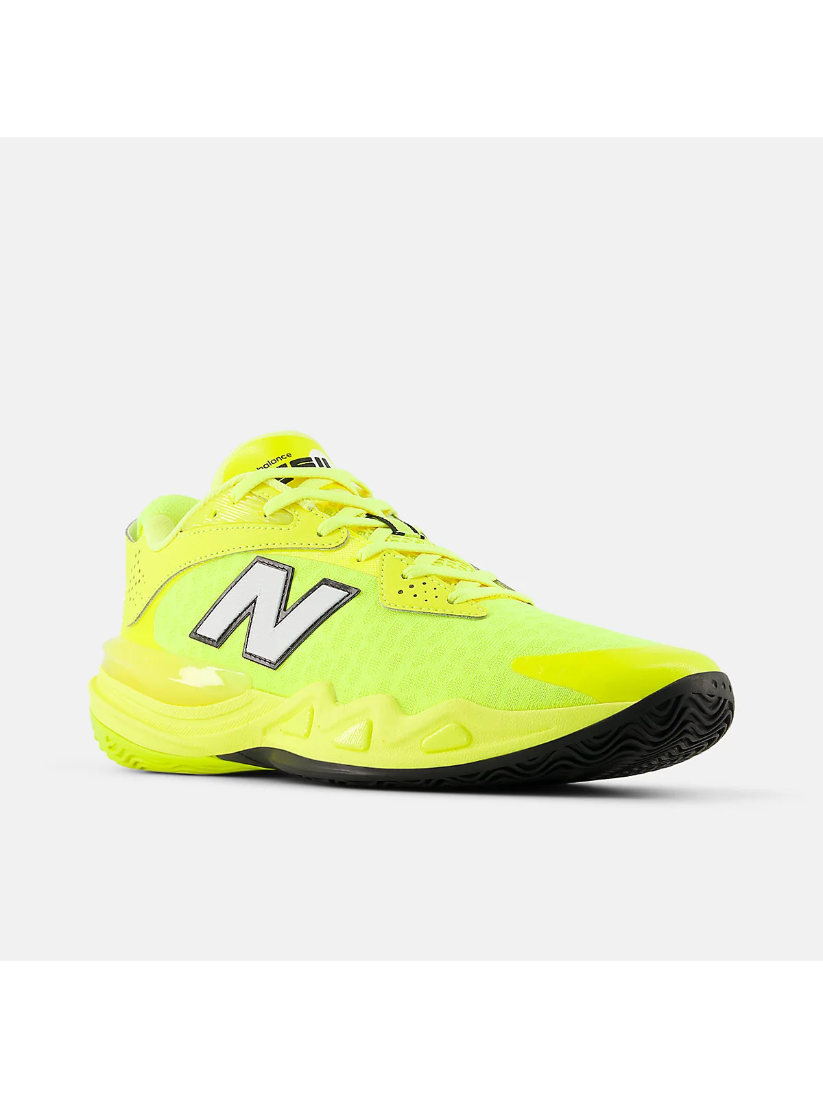 Красные баскетбольные кроссовки New Balance Hesi Low V2, другой ракурс.