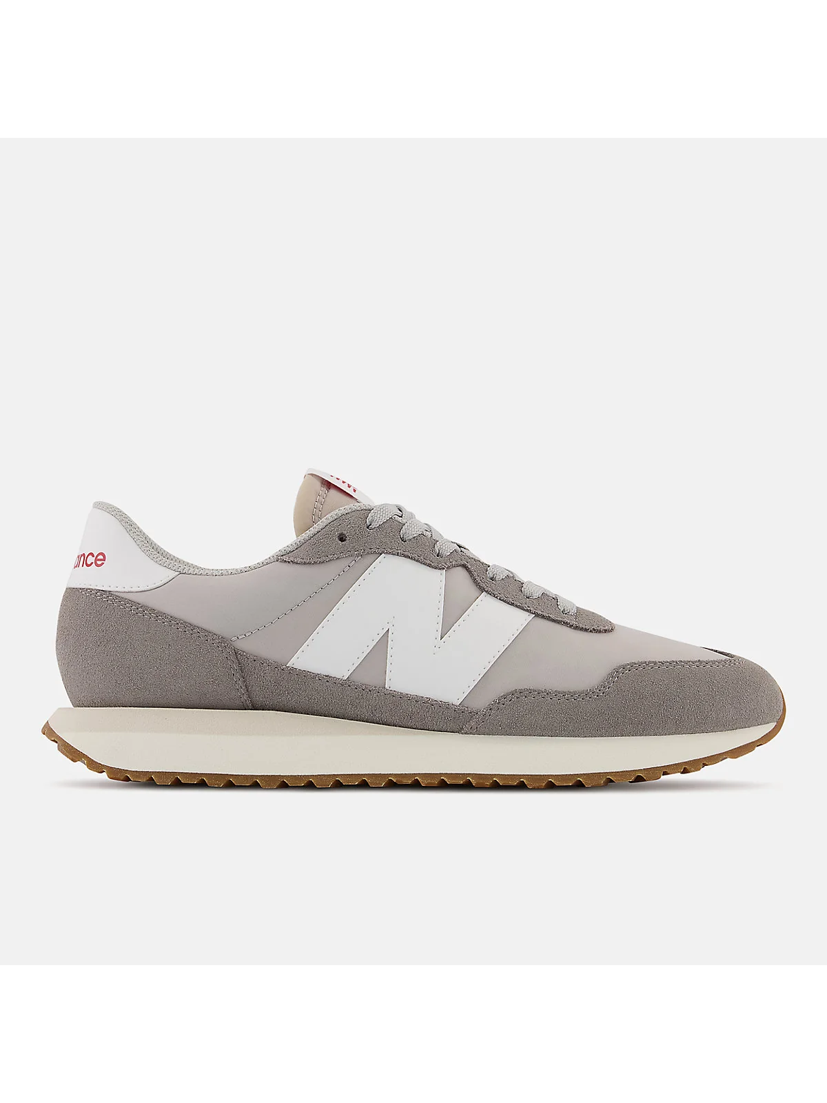Чёрно-серые кроссовки New Balance 237 с сеточными вставками, вид сбоку.